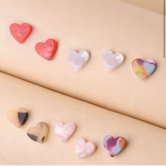 Set of 6 Acrylic Heart Stud Earring NWT - Picture 2 of 4